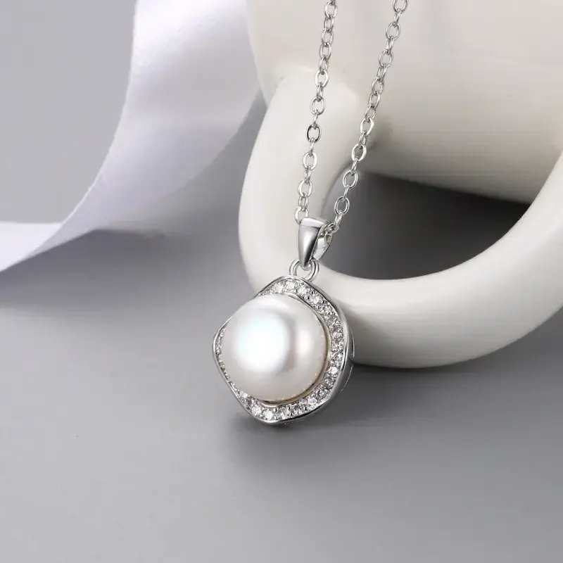 Korean Style Pearl Zircon Necklace with Inlay Design
