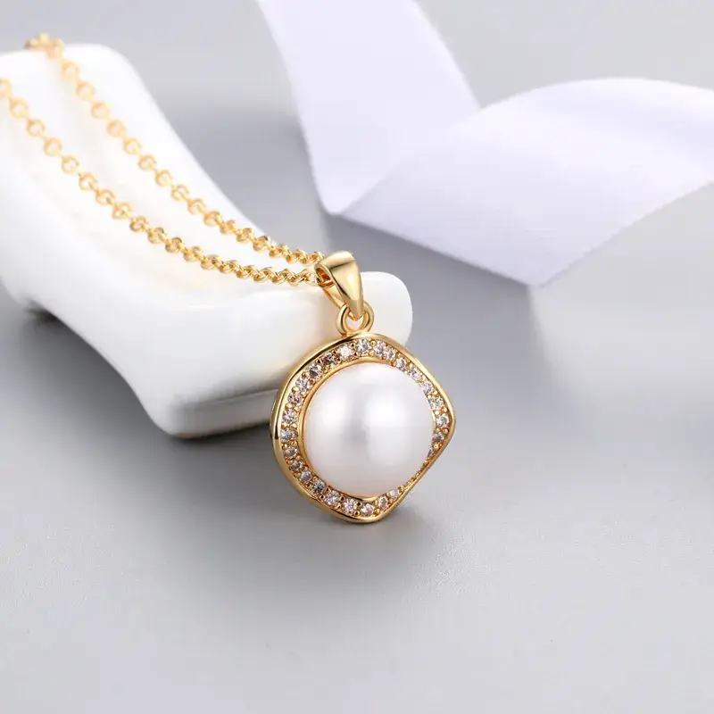 Korean Style Pearl Zircon Necklace with Inlay Design