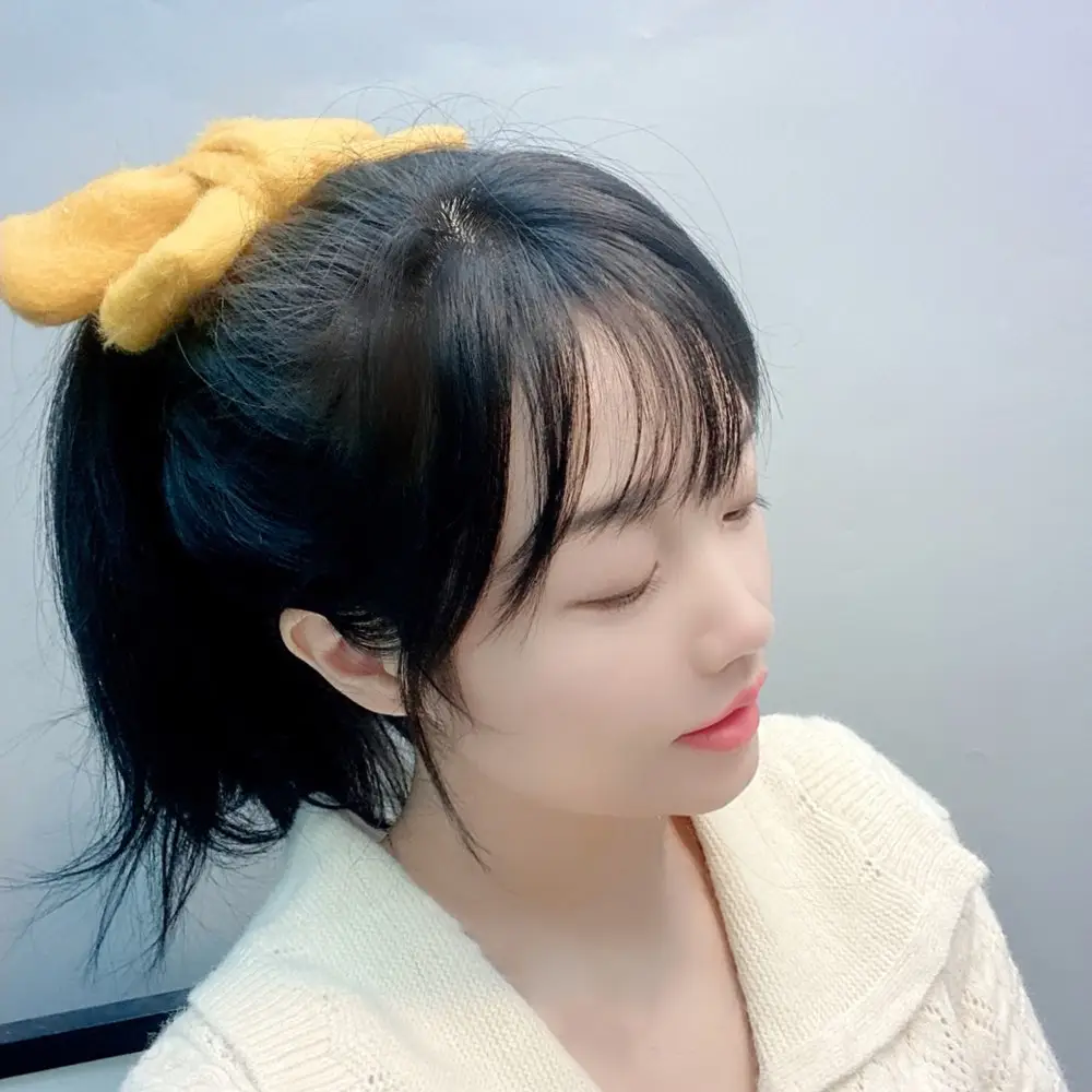 White Faux Fur Bow Hair Clip for Women - Image 8