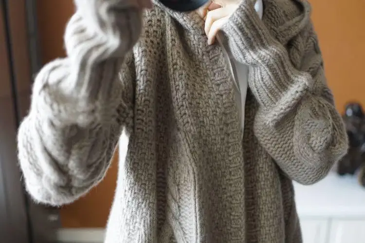2020 Women's Hooded Thickened Knit Cardigan Coat — feature 15