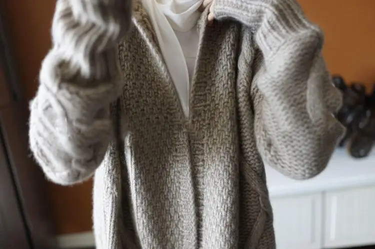 2020 Women's Hooded Thickened Knit Cardigan Coat — feature 6