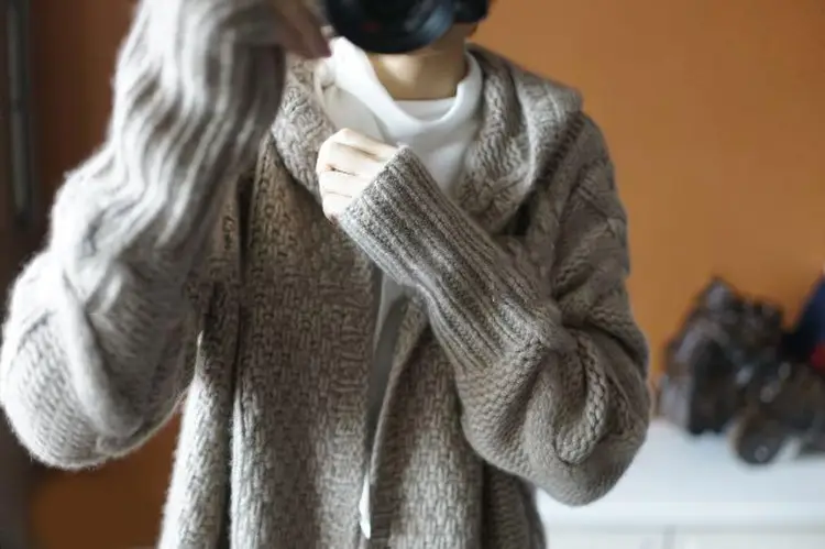 2020 Women's Hooded Thickened Knit Cardigan Coat — feature 8