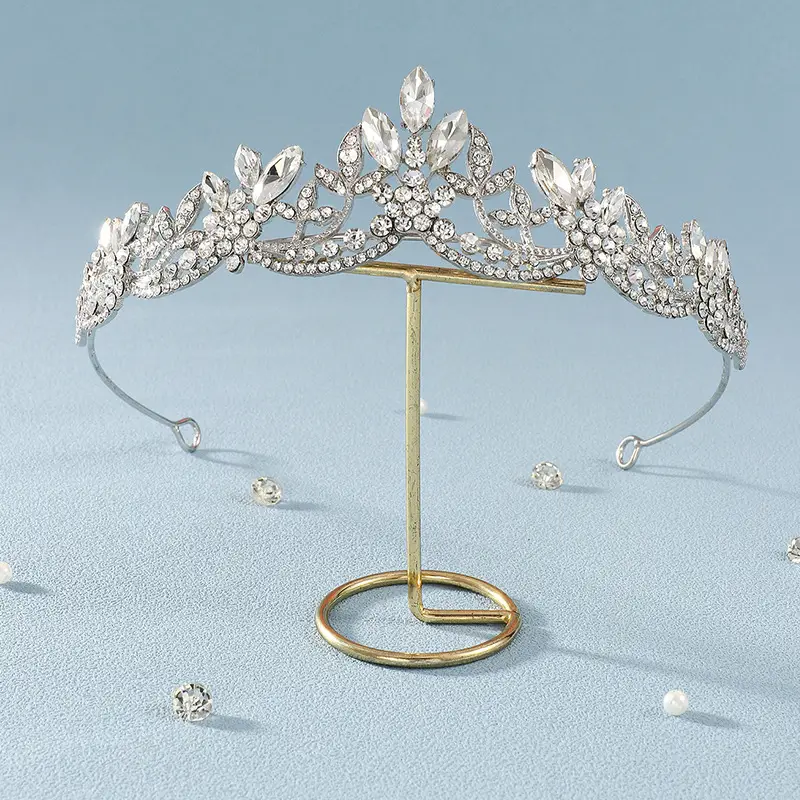 Bridal Crown with Rhinestones Alloy Baroque Design - Image 3