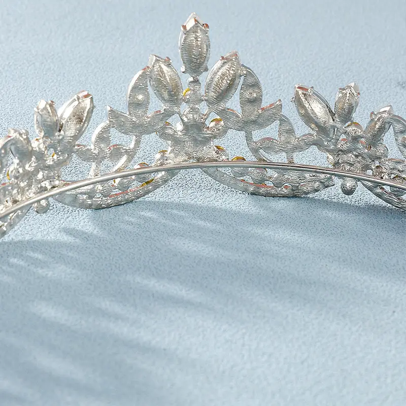 Bridal Crown with Rhinestones Alloy Baroque Design - Image 4