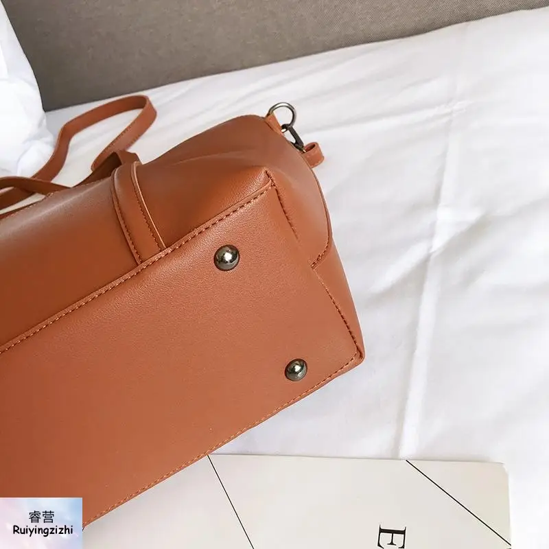 Large Capacity Women's Shoulder Bag Brown Leather — feature 17