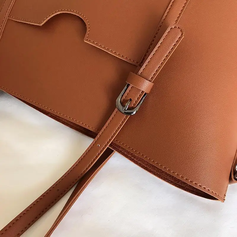Large Capacity Women's Shoulder Bag Brown Leather — feature 18