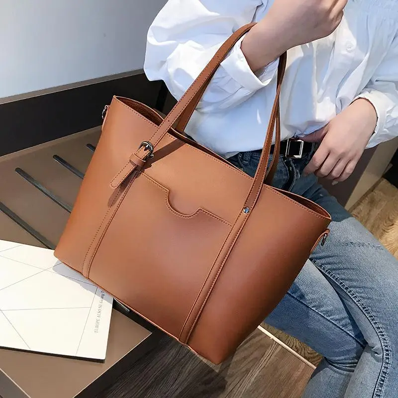 Large Capacity Women's Shoulder Bag Brown Leather — feature 2