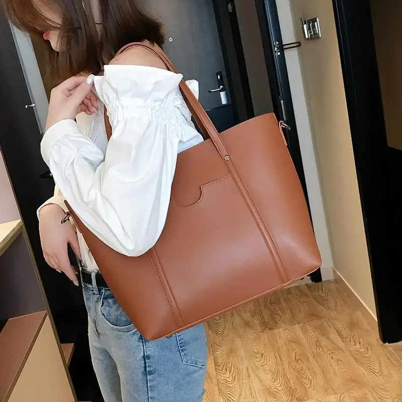 Large Capacity Women's Shoulder Bag Brown Leather — feature 3