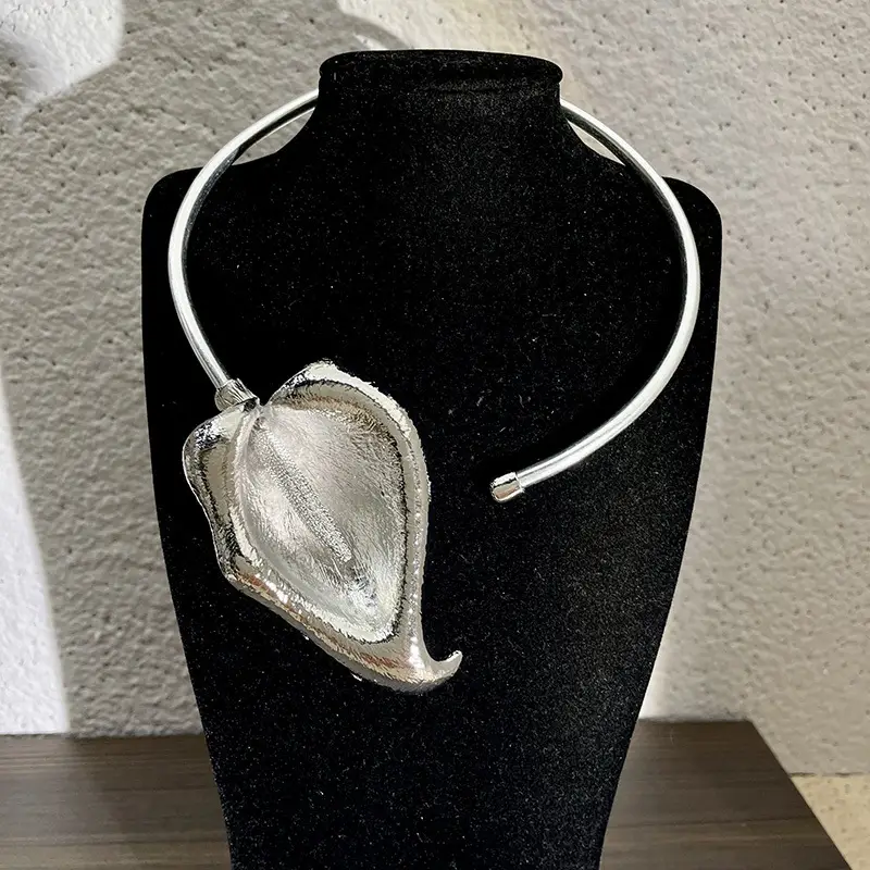 European Exaggerated Large Thick Metal Clavicle Chain Necklace - Image 15