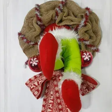 Christmas Wreath with Doll & Gloves Set
