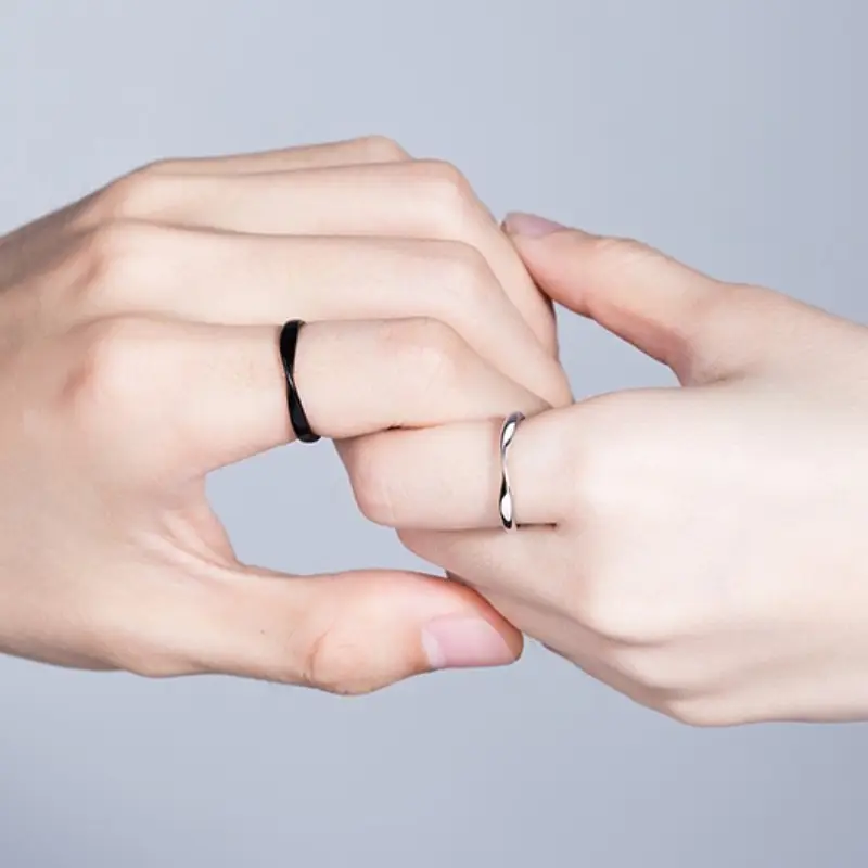 Open Mobius Couple Rings Black White Modern Design — feature 11