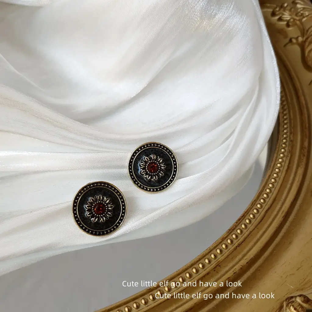 Vintage Gold Needle Court Earrings for Women - Image 4