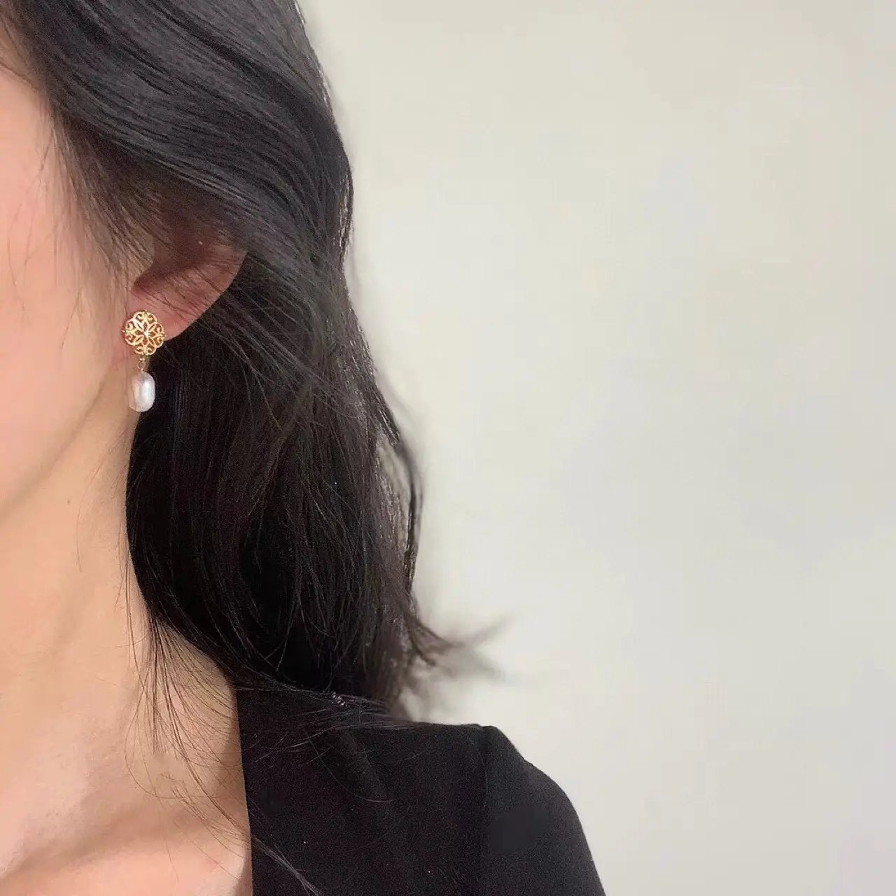 Court Style Pearl Earrings for Women Baroque Design — feature 6