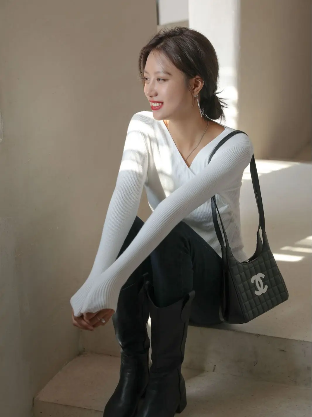 White V Neck Long Sleeve Knit Shirt for Women