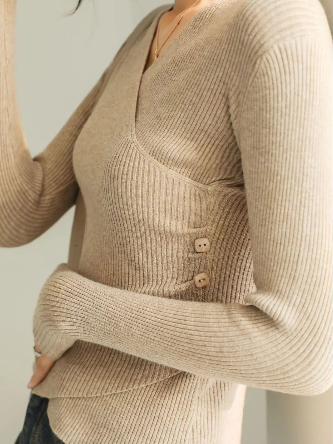 White V Neck Long Sleeve Knit Shirt for Women