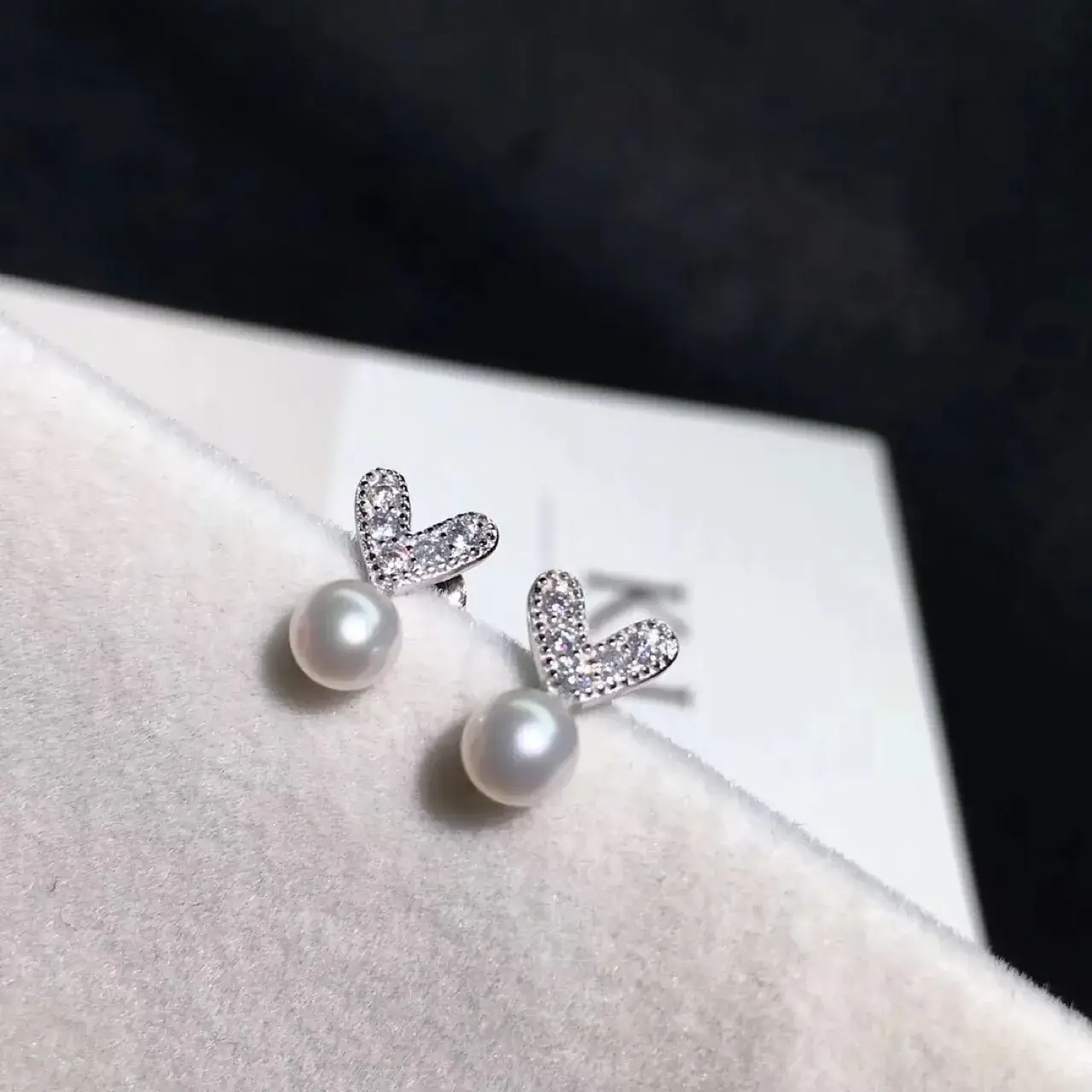 Peach Heart Pearl Earrings for Women S925 Silver - Image 4