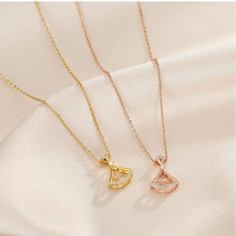 Gold Flower Pendant Necklace for Women — feature 8