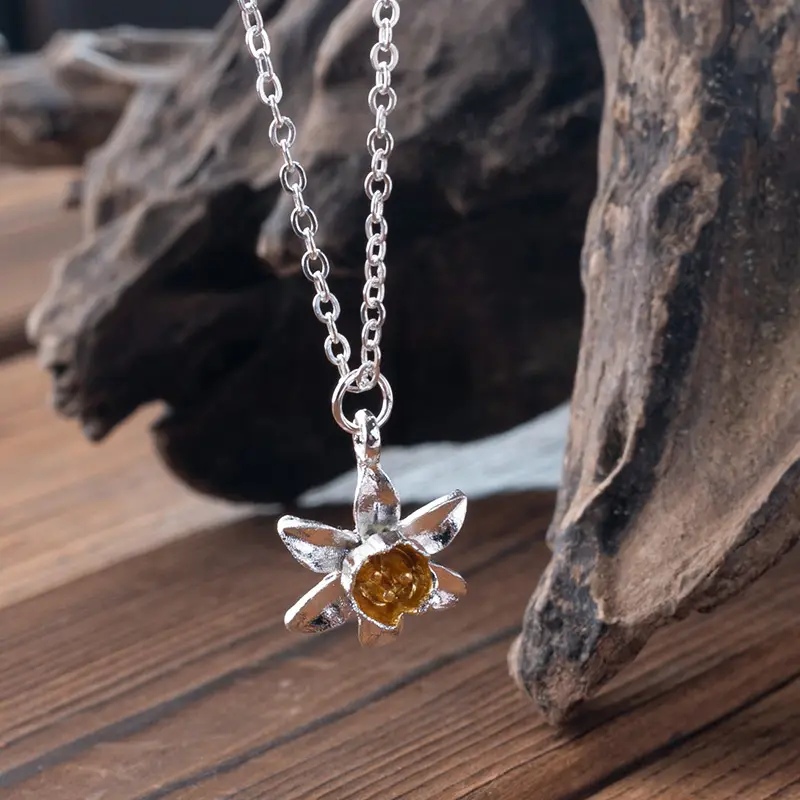 Two Color Daffodil Clavicle Necklace for Women - Image 5