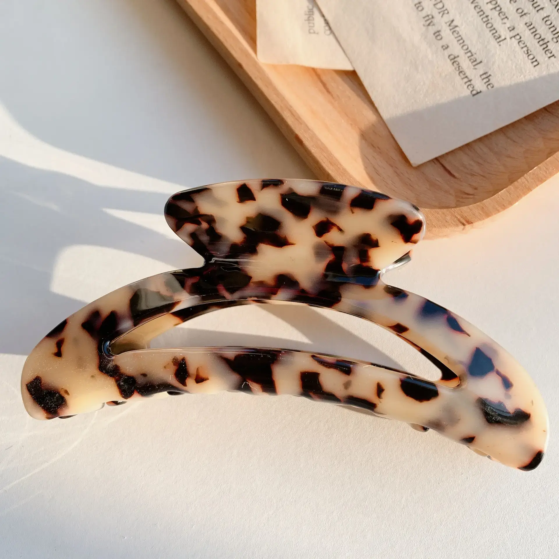 Korean Grab Clip French Retro Mixed Color Moon Hollow - Image 2