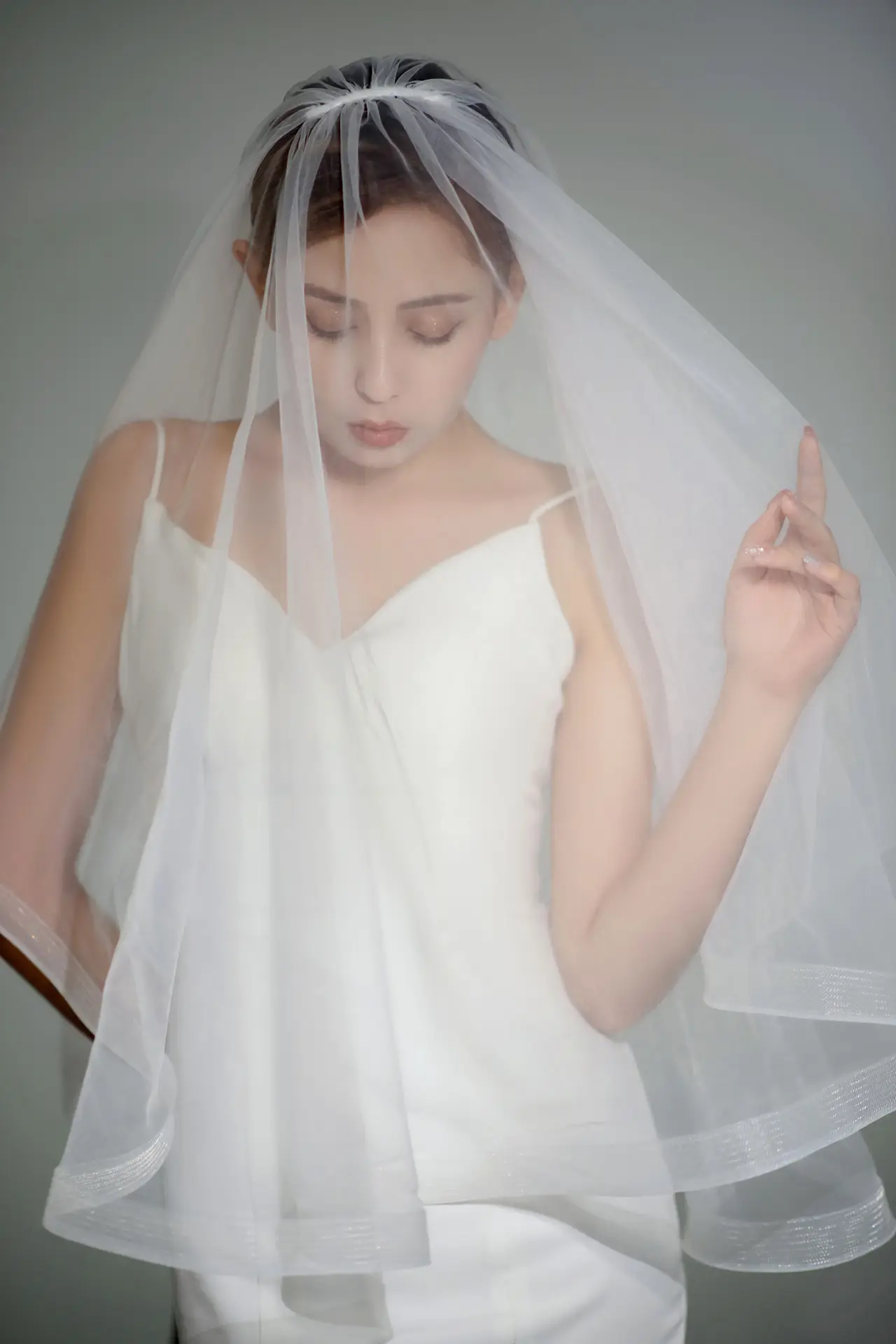 Multi-Layered Wedding Veil Wide-Brimmed Bridal Dress — feature 3