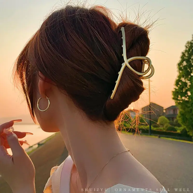 Elegant Metal Hair Clip for Women 8cm - Image 23
