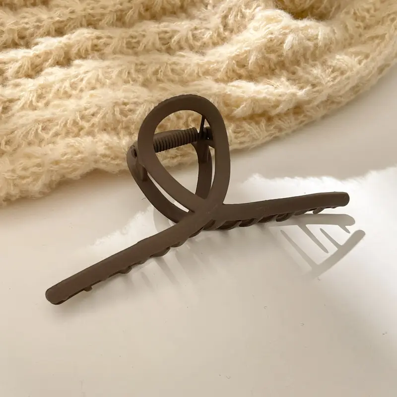 Elegant Metal Hair Clip for Women 8cm - Image 13
