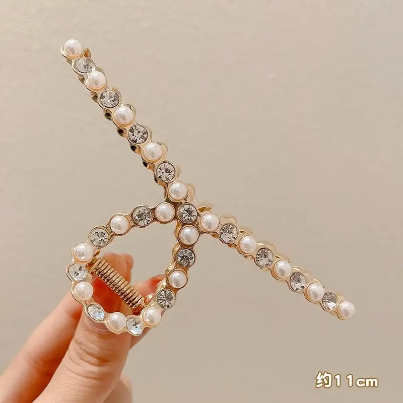 Elegant Metal Hair Clip for Women 8cm - Image 3