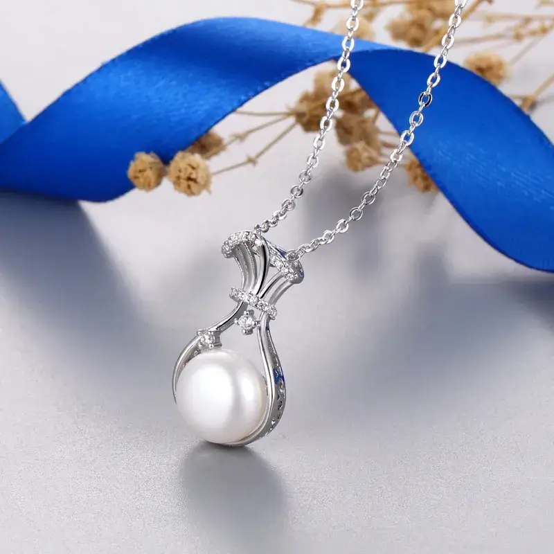 Gold Pearl Pendant Necklace with Elegant Design - Image 8