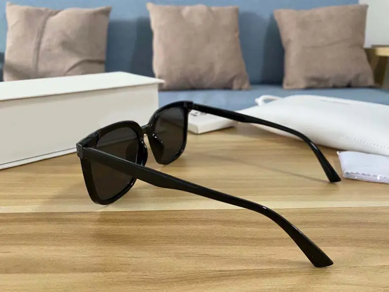 Square Frame Sunglasses for Women & Men Korean Style — feature 17