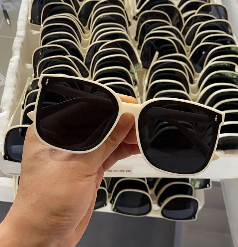 Square Frame Sunglasses for Women & Men Korean Style — feature 19