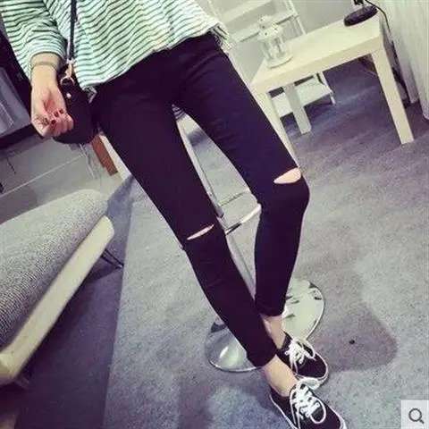 Black knee hole