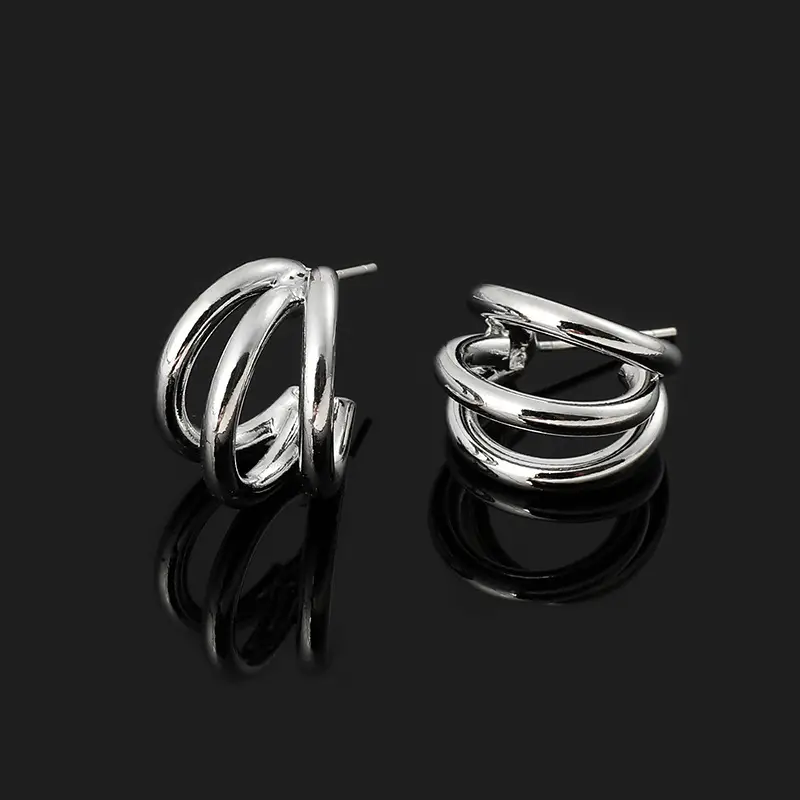 Gold Metallic Ear Clips for Women - 2 Pcs Simple European Design - Image 6