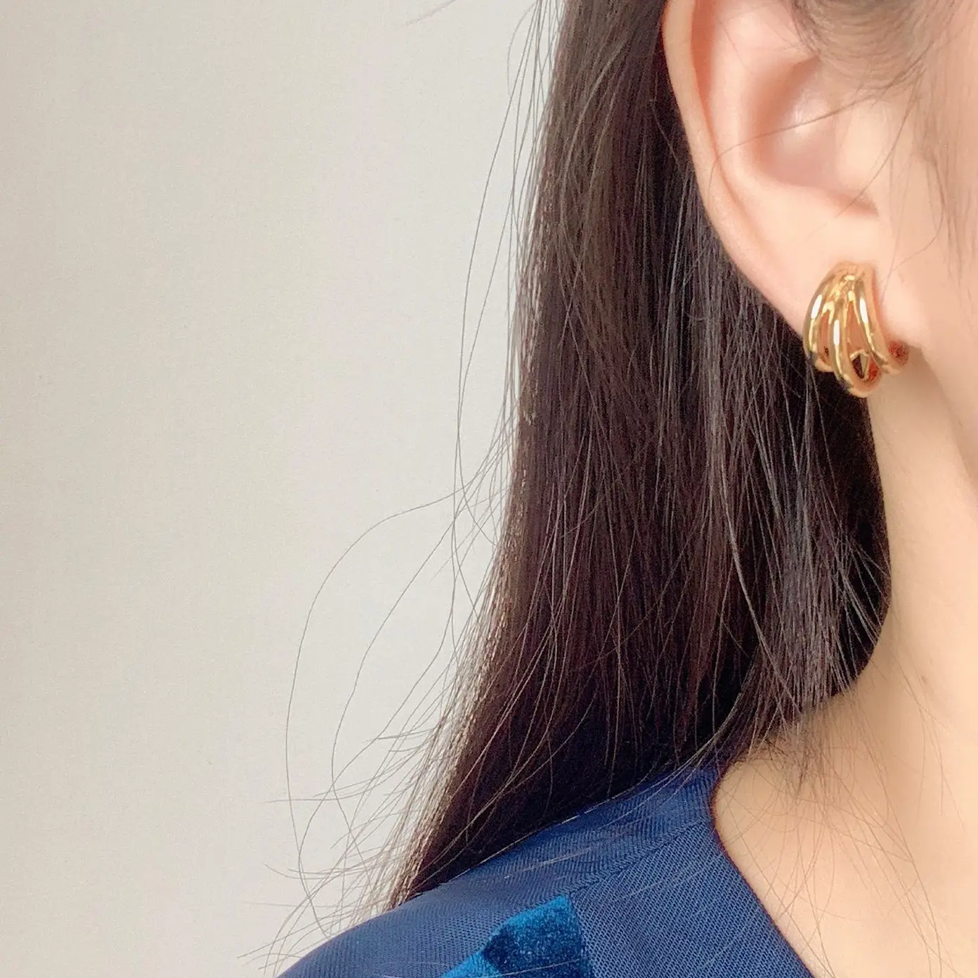 Gold Metallic Ear Clips for Women - 2 Pcs Simple European Design - Image 8