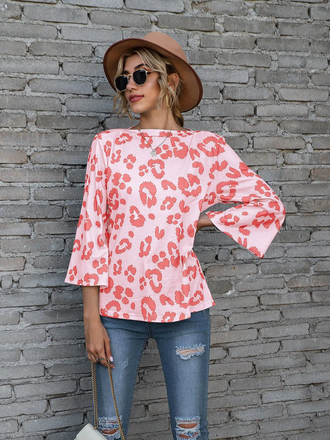 Hot Leopard Print Crewneck T-Shirt with Nine-Tilt Sleeve - Image 8