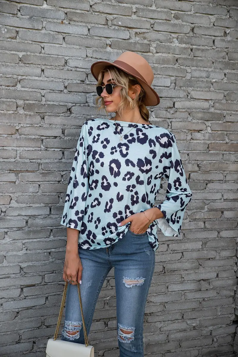 Hot Leopard Print Crewneck T-Shirt with Nine-Tilt Sleeve - Image 9
