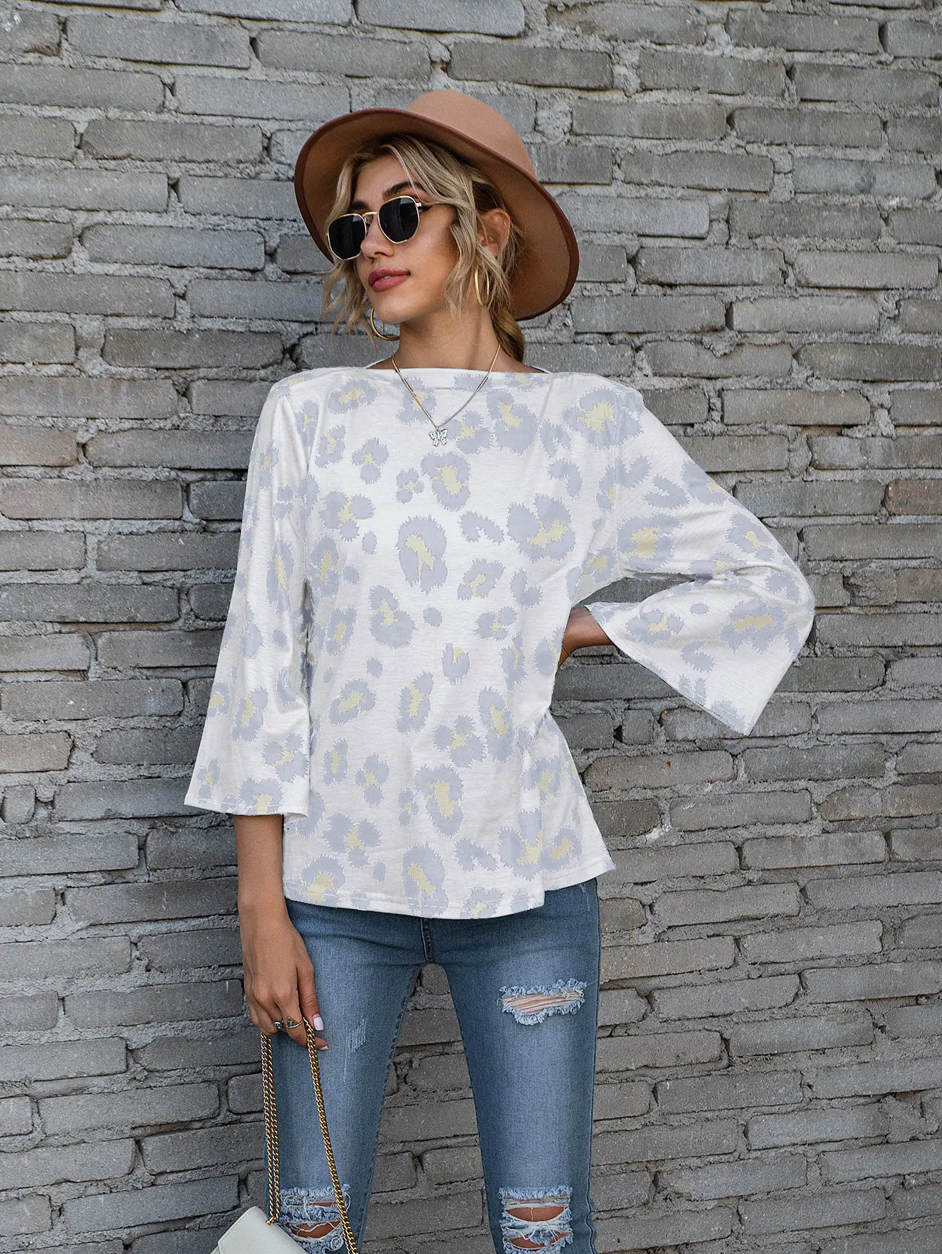 Hot Leopard Print Crewneck T-Shirt with Nine-Tilt Sleeve - Image 2