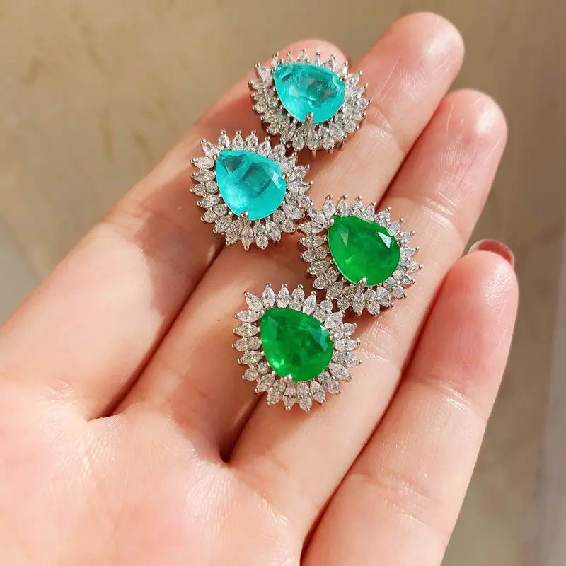 Elegant Emerald Earrings with Micro-inlaid Diamonds - Image 4