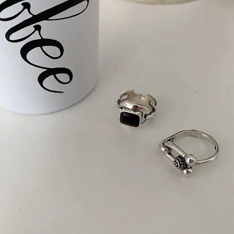 Retro Geometric Silver Ring for Women European Hip Hop Chain Buckle - Image 6