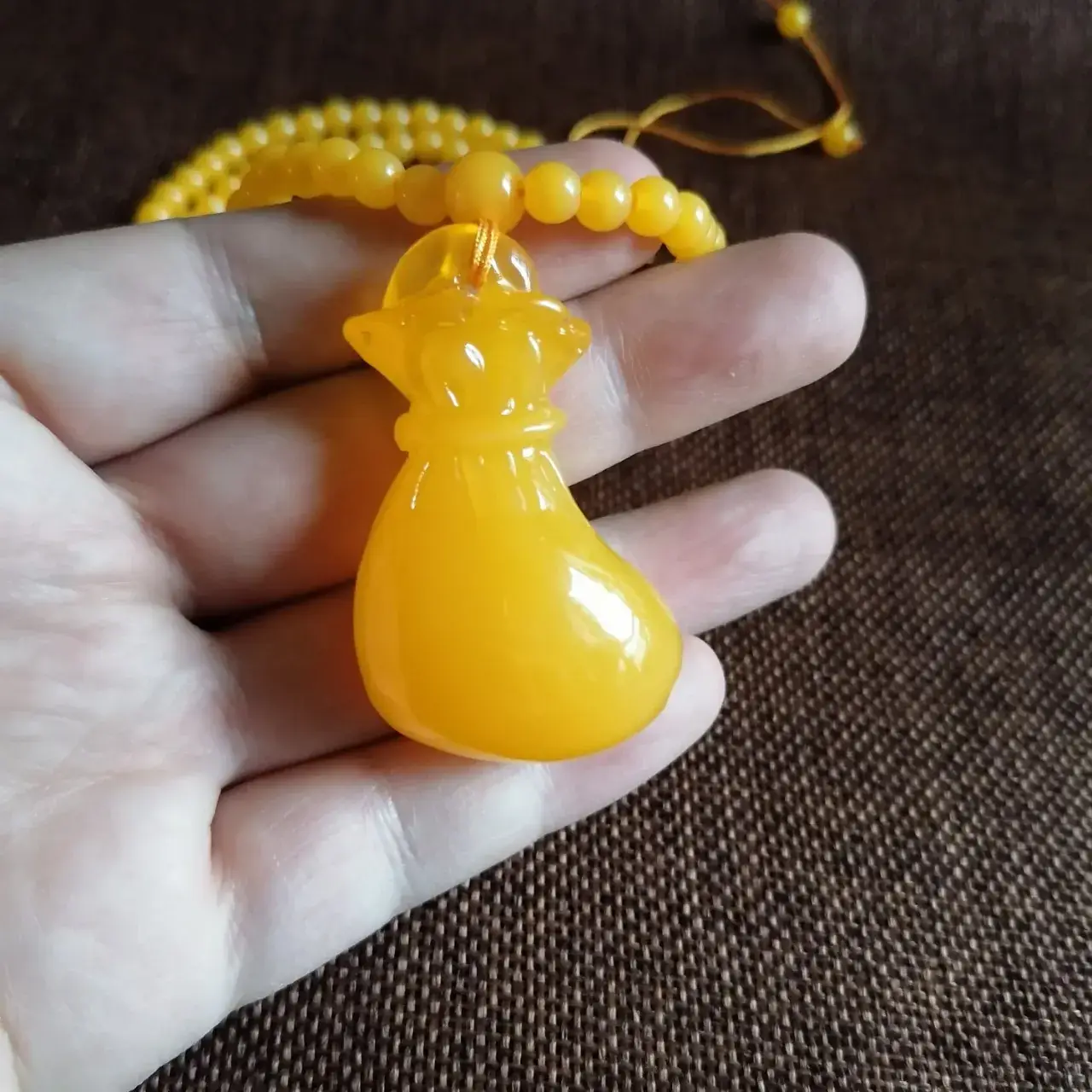 Yellow Beeswax Pendant for Men Women Woolen Chain Necklace — feature 5