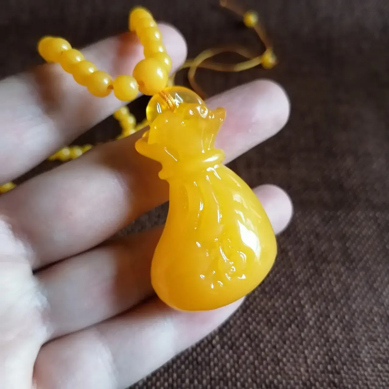 Yellow Beeswax Pendant for Men Women Woolen Chain Necklace — feature 6