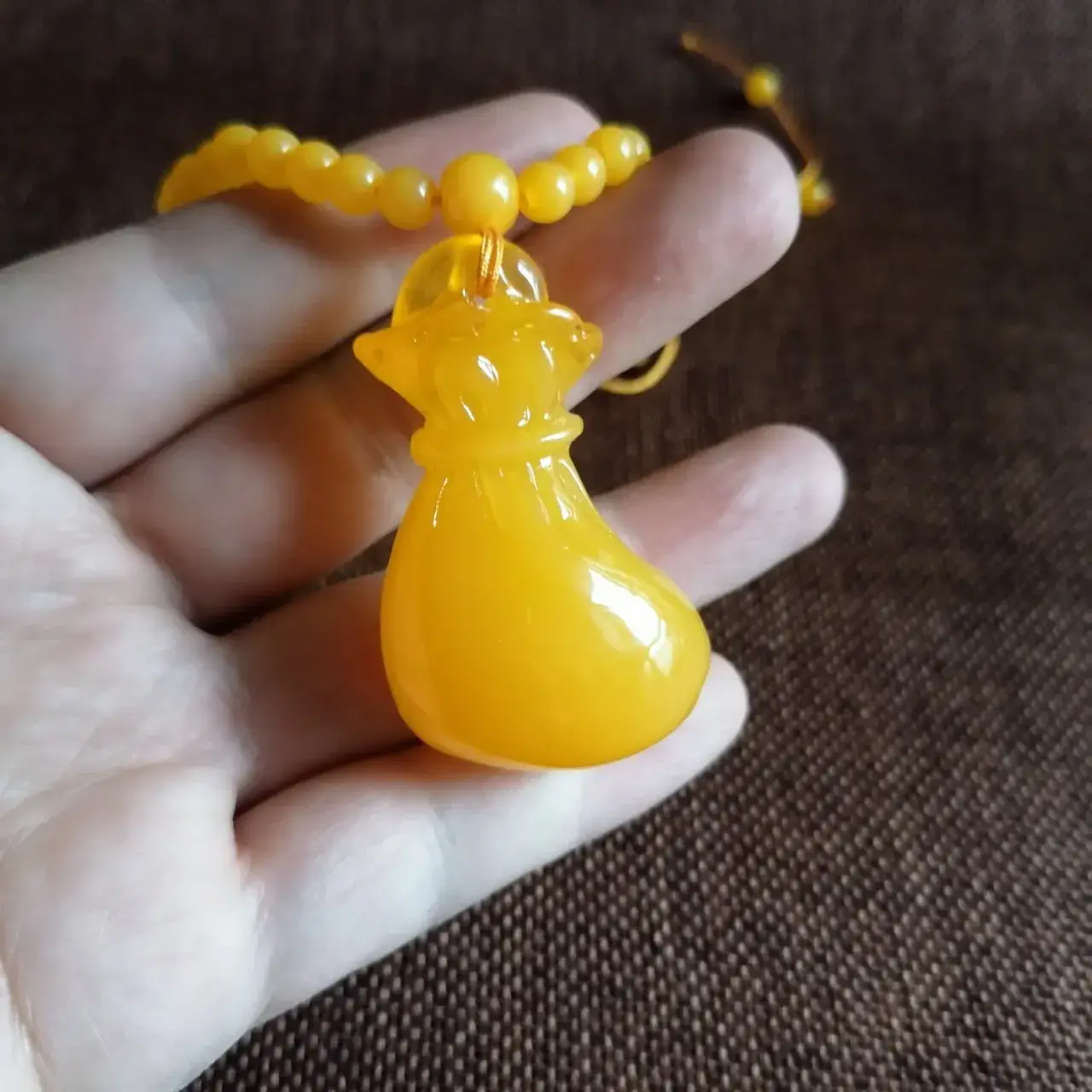 Yellow Beeswax Pendant for Men Women Woolen Chain Necklace — feature 7
