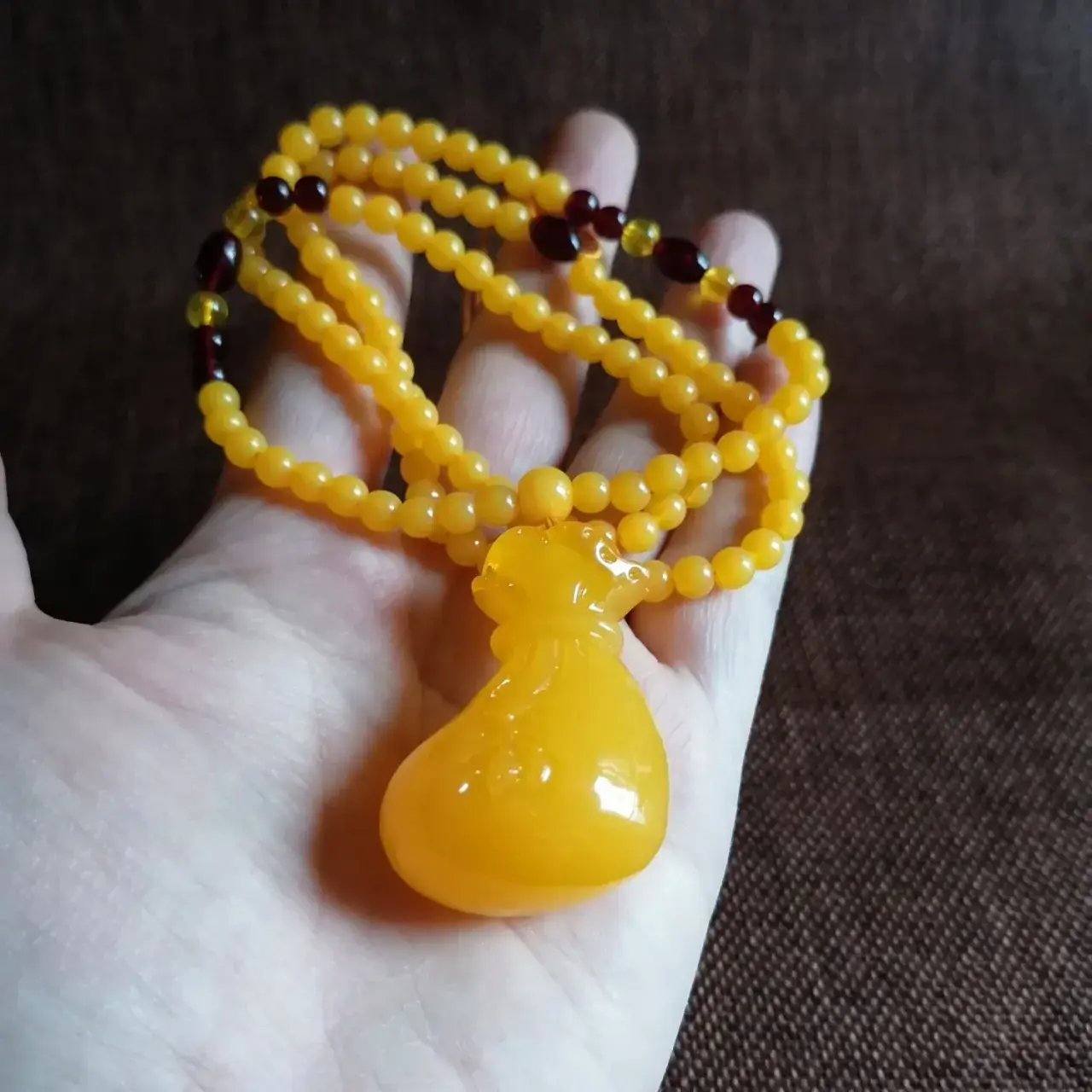 Yellow Beeswax Pendant for Men Women Woolen Chain Necklace — feature 9