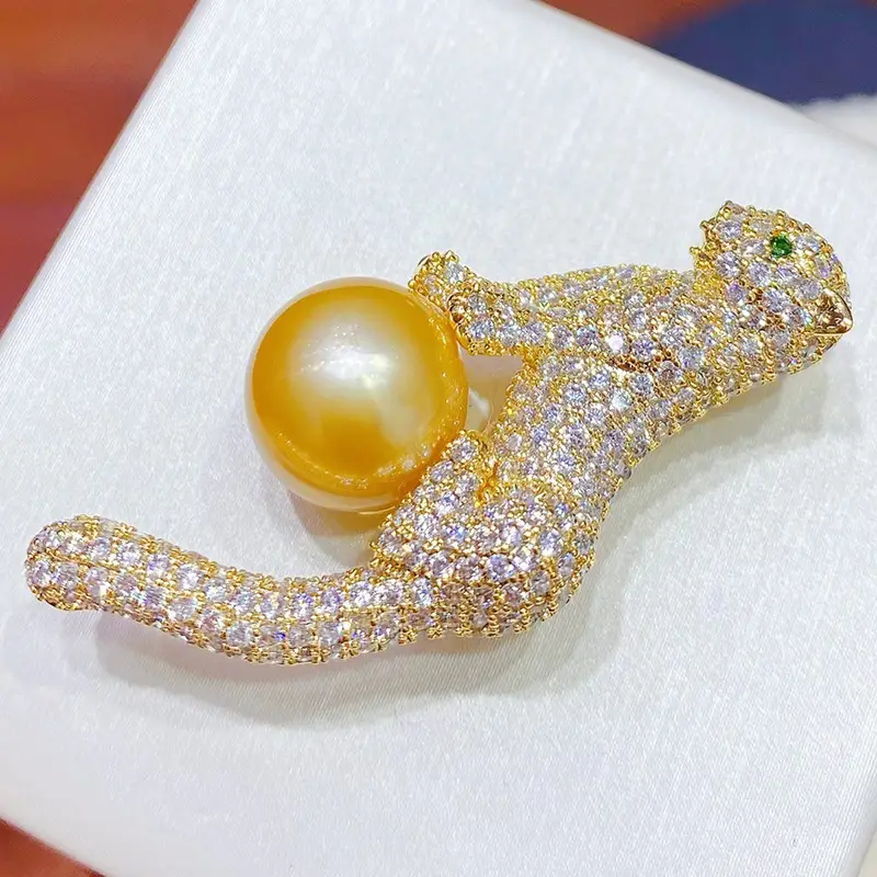 Elegant Leopard Pearl Brooch with Micro Zircon Gold Plated - Image 2