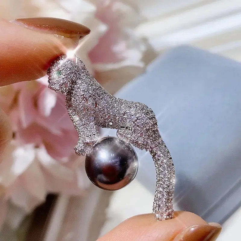 Elegant Leopard Pearl Brooch with Micro Zircon Gold Plated - Image 3