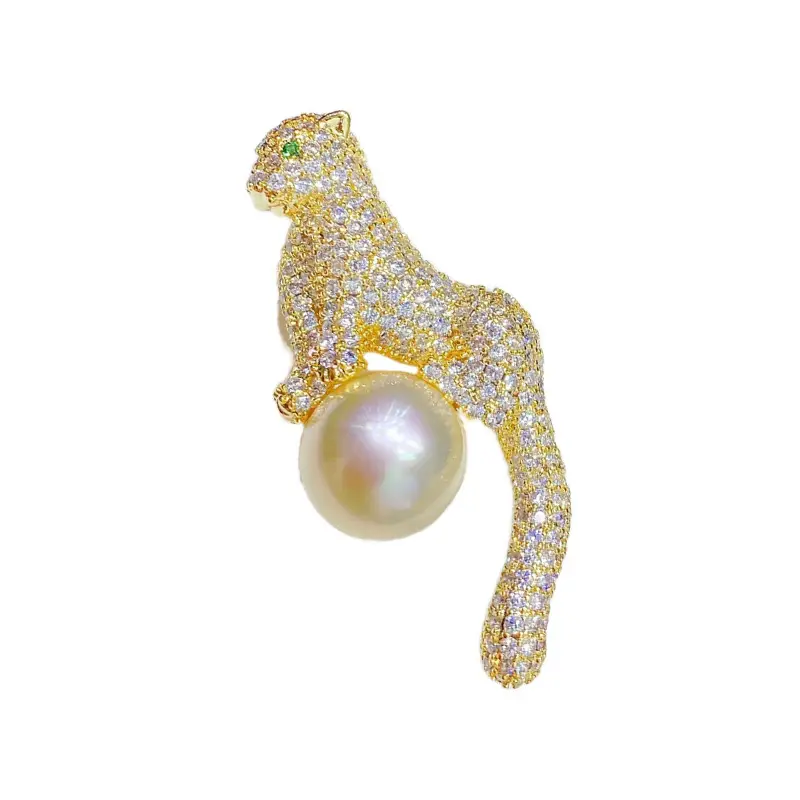 Elegant Leopard Pearl Brooch with Micro Zircon Gold Plated - Image 5