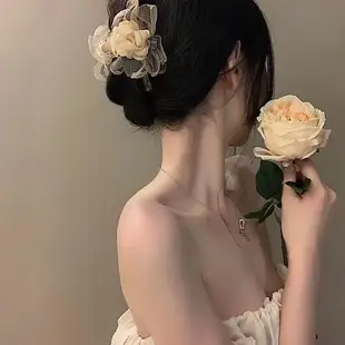 Red Velvet Bow Hair Band for Women — feature 2