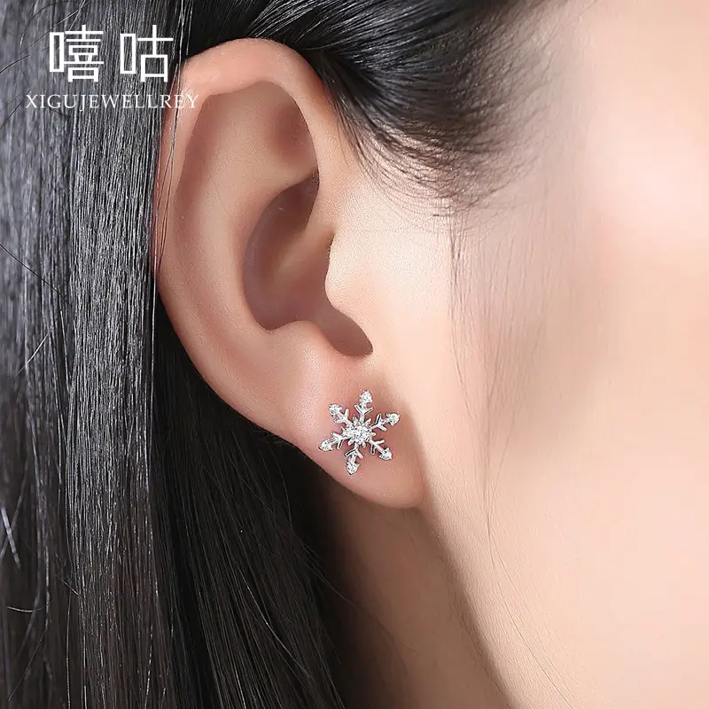 Xigu Silver Flower Earrings with Diamond Embellishment - Image 4