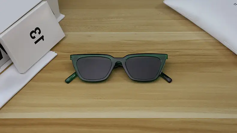Women's Cat's Eye Sunglasses Red Riding Book Style — feature 22