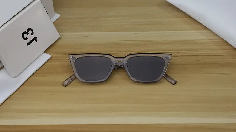 Women's Cat's Eye Sunglasses Red Riding Book Style — feature 24