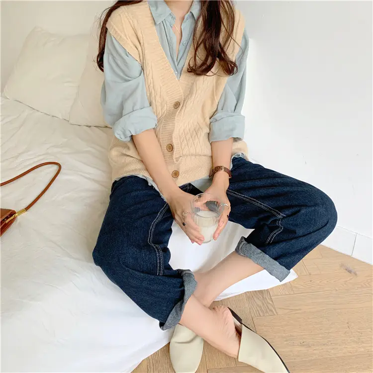 Pink Knitted V-Neck Sleeveless Vest for Women — feature 17